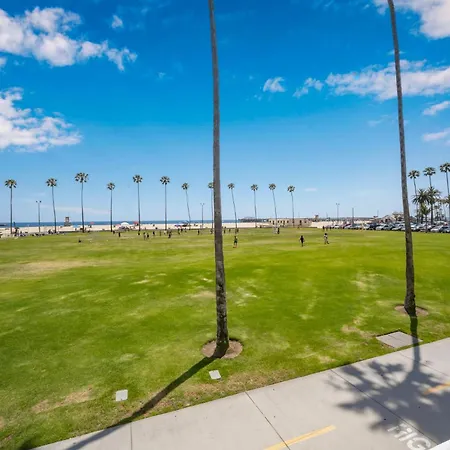 3 Bedroom With Park And Beach In Your Backyard!